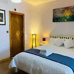 Lovely 1 Bed Studio Apartment With Free Parking