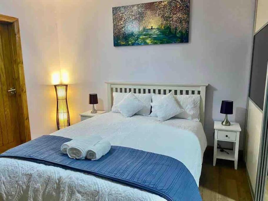 Lovely 1 Bed With Free Parking Appartamento *